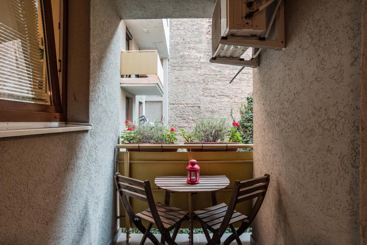 Central Studio Boulevard Budapeşte Dış mekan fotoğraf